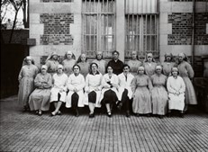 Constance Pascal et le personnel à Châlons-sur-Marne